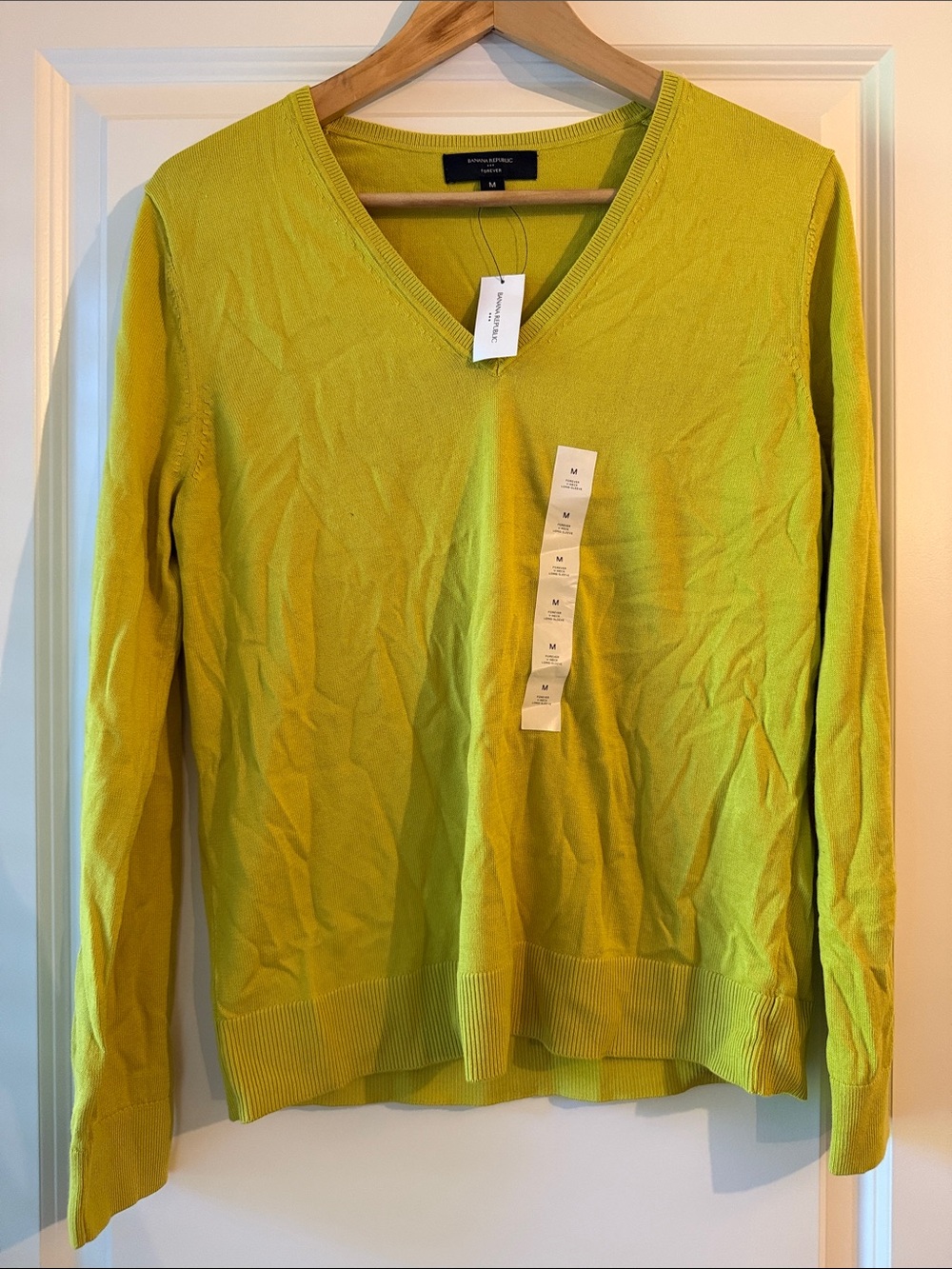 NWT Banana Republic Women's V-Neck Forever Sweater - Lime Green Yellow M